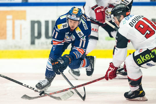 Växjös Kalle Kossila och Malmö Redhawks Lance Bouma