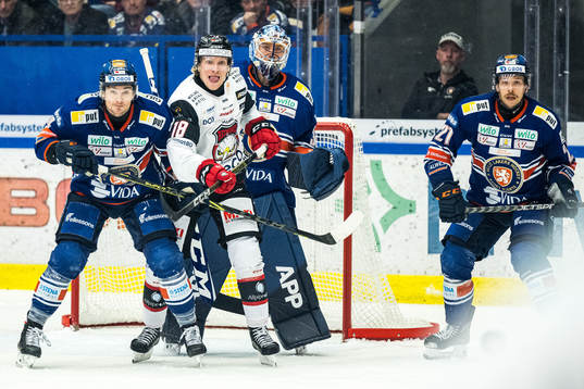 Malmö Redhawks Marcus Sylvegård, Växjös målvakt Emil