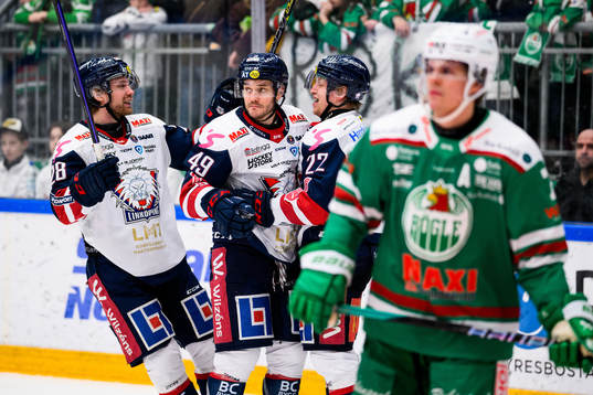 Linköpings Vilmos Gallo (h) jublar med lagkamrater