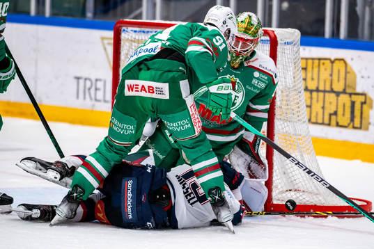 Linköpings Patrick Russell  oroar framför Rögles