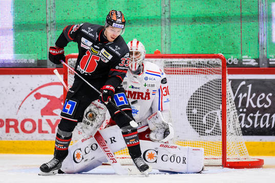 Örebros Christopher Mastomäki och Timrås målvakt Jacob