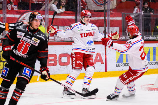 Timrås Erik Walli Walterholm jublar