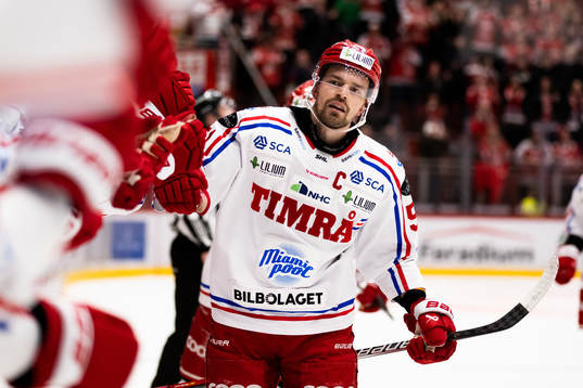 Timrås Jonathan Dahlén jublar
