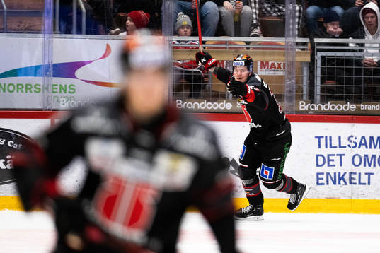 Örebros Christopher Mastomäki jublar
