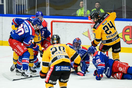 Luleås Brendan Shinnimin gör 1-2