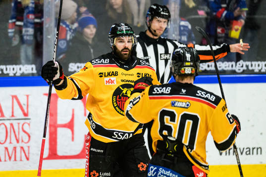 Luleås Linus Fröberg jublar