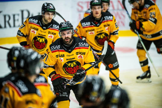 Luleås Linus Fröberg jublar