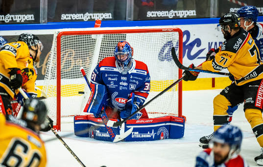 Luleås Linus Fröberg gör 5-3 bakom Oskarshamns målvakt