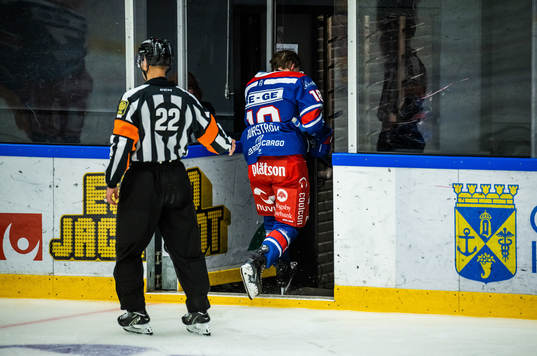 Oskarshamns Niclas Burström utgår p g a skada