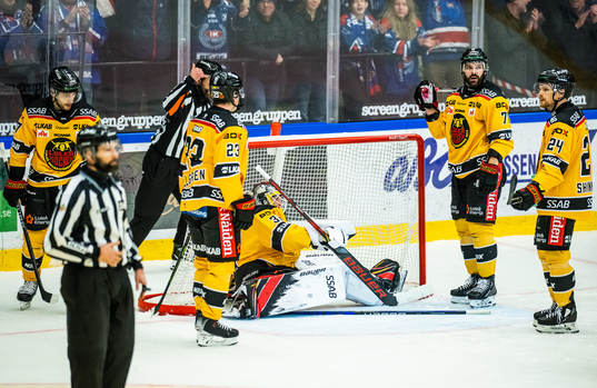 Luleås Jesper Sellgren, målvakt Joel Lassinantti, Linus
