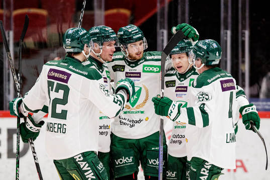 Färjestads Marcus Westfält jublar med lagkamrater