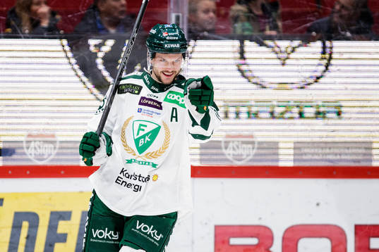 Färjestads Theodor Lennström jublar