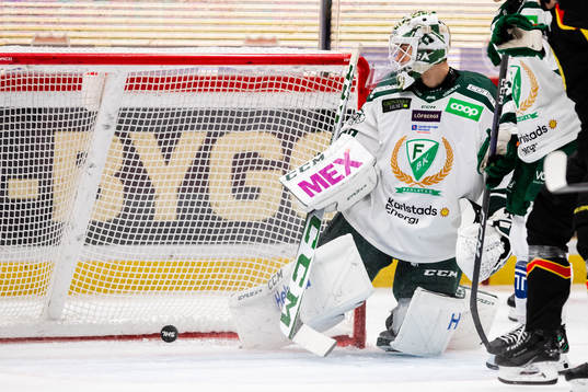 Färjestads målvakt Matthew Tomkins släpper in 2-2 av