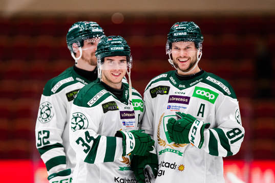 Färjestads Michael Lindqvist och Theodor Lennström jublar