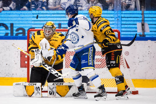 Skellefteås målvakt Linus Söderström och Leksands