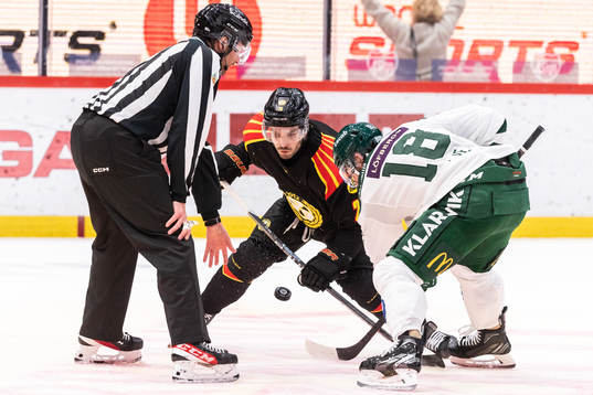 Brynäs Oula Palve och Färjestads Remi Elie