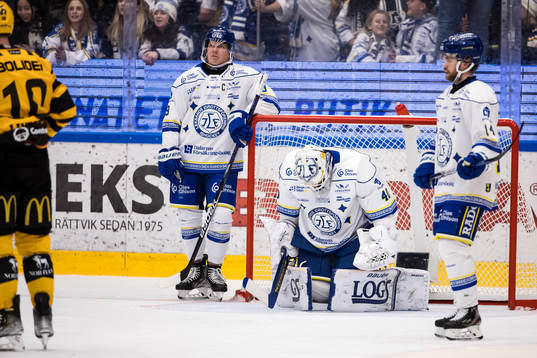 Leksands Patrik Zackrisson och Leksands målvakt Mantas