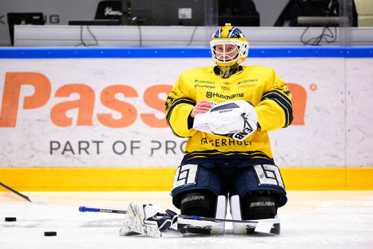 HV71s målvakt Jonas Gunnarsson innan ishockeymatchen i SHL