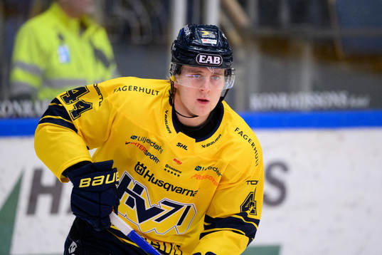 HV71s Emil Andrae innan ishockeymatchen i SHL mellan HV71