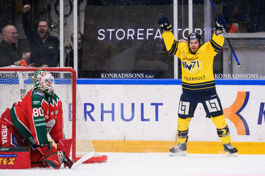 HV71s Mattias Tedenby jublar