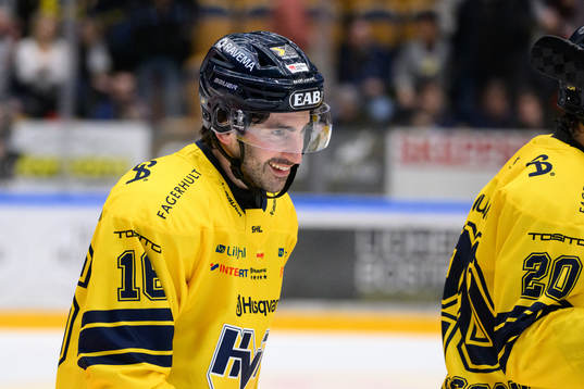 HV71s Joseph Laleggia jublar