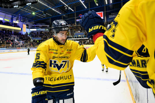 HV71s Joseph Laleggia jublar