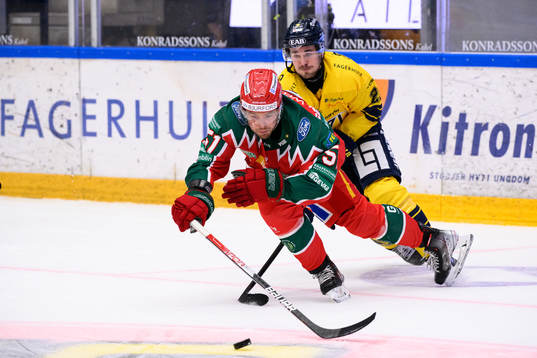 Frölundas Mats Rosseli Olsen och HV71s Nicholas Shore