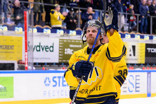 HV71s Mattias Tedenby jublar