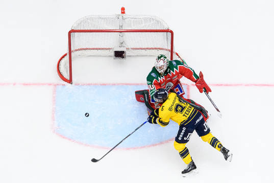 HV71s Mattias Tedenby gör 3-1 bakom Frölundas målvakt
