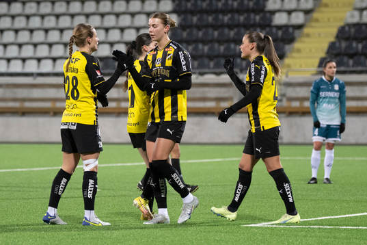 Häckens Anna Anvegård, Clarissa Larisey, Dilja Yr Zomers