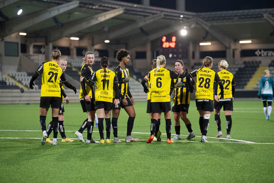 Häckens spelare jublar