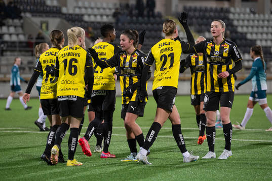 Häckens spelare jublar
