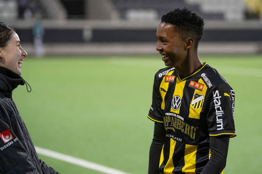 Häckens Aisha Masaka jublar
