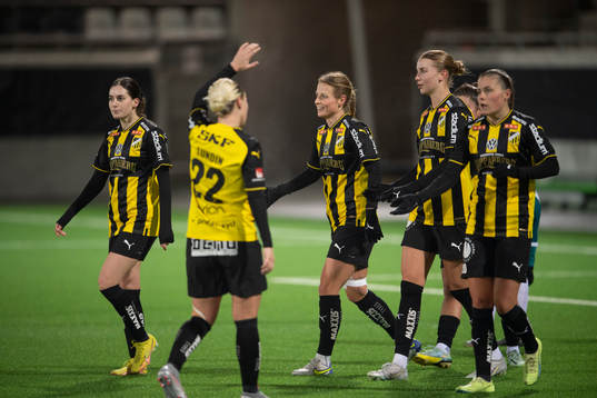 Häckens Clarissa Larisey, Anna Anvegård, Dilja Yr Zomers