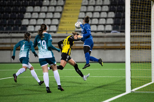 Häckens Dilja Yr Zomers och Alingsås Målvakt Rebecka