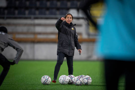 Häckens Assisterander tränare Bri Campos