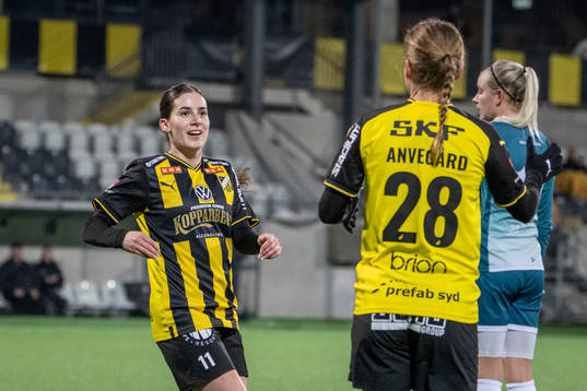 Häckens Clarissa Larisey ovh Anna Anvegård jublar