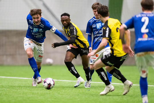 Norrbys Alexander Salo och Häckens Benie Traore