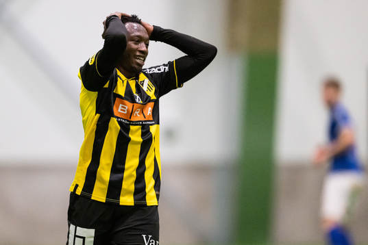 Häckens Benie Traore deppar