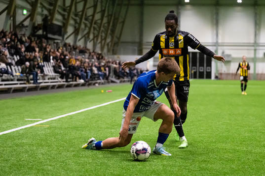 Häckens Blair Turgott och Norrbys Jakob Andersson under