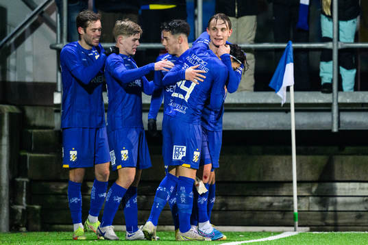 IFK Göteborgs Linus Carlstrand jublar med lagkamrater