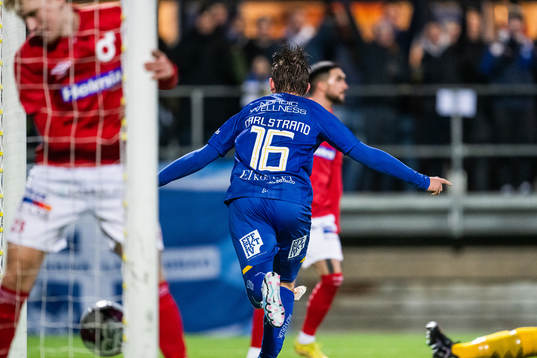 IFK Göteborgs Linus Carlstrand jublar