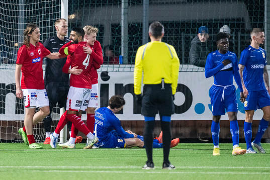 Degerfors Benjamin Buisson och Sean Sabetkar jublar med