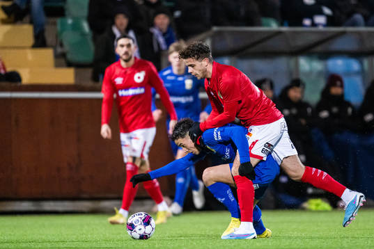 IFK Göteborgs Hussein Carneil och Degerfors Justin Salmon