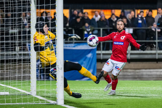 Degerfors målvakt Filip Järlesand och Karim Mammar