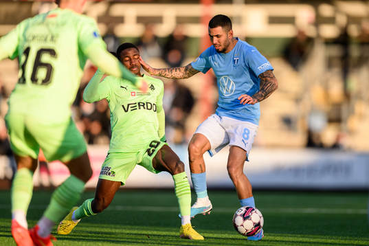 Randers Mustapha Ubandoma och Malmö FFs Sergio Pena