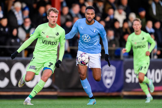 Randers Mikkel Kallesöe och Malmö FFs Isaac Kiese Thelin