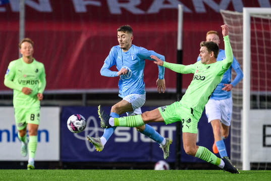 Malmö FFs Patriot Sejdiu och Randers Simon Jensen