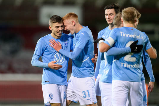 Malmö FFs Patriot Sejdiu och Hugo Larsson jublar