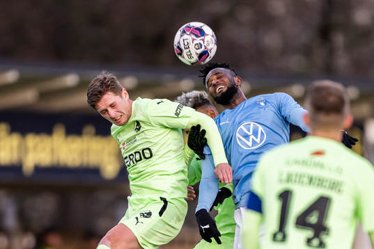 Malmö FFs Emmanuel Lomotey och Randers Mikkel Kallesöe